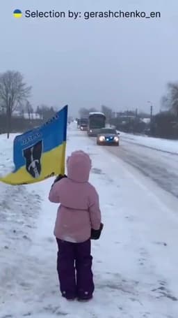 Eight-year-old Liza Ostapenko greets Ukrainian Defenders returning from russian captivity